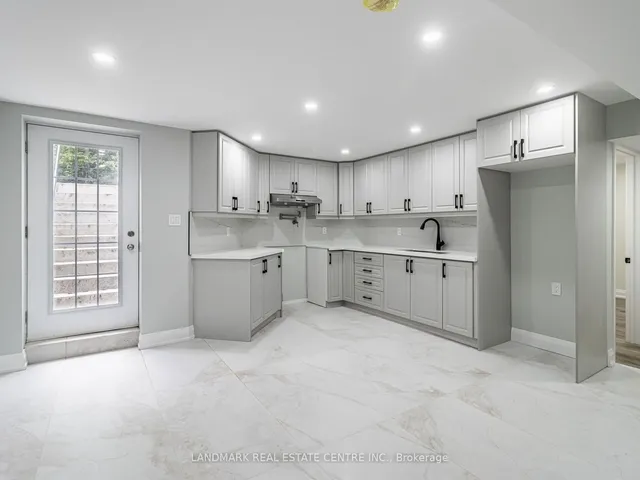 Additional image 28 of 64 Showboat Cres