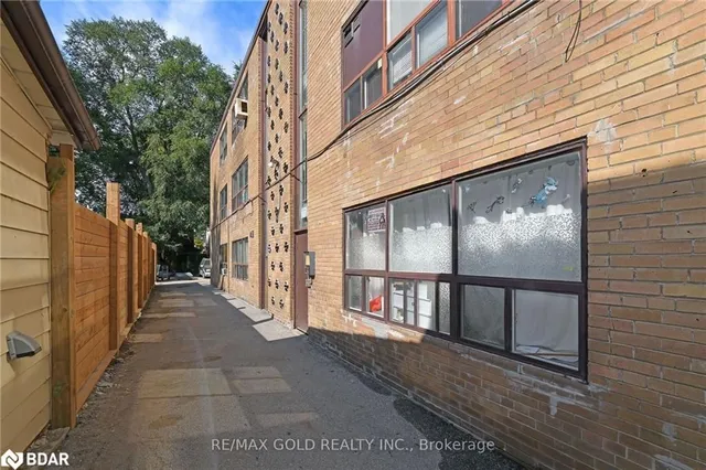 Additional image 3 of 156 Barrington Ave