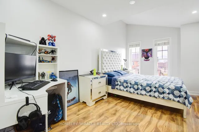 Additional image 28 of 46 Clementine Dr