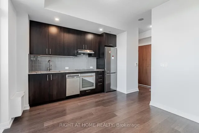 Additional image 20 of 255 Village Green Sq Unit 3108