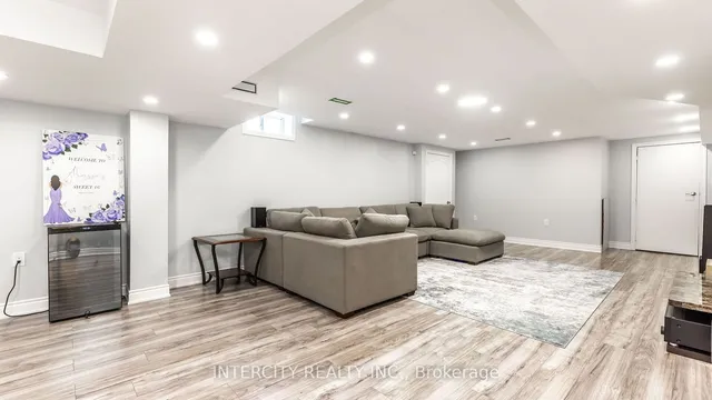 Additional image 32 of 58 Bansbury Circ