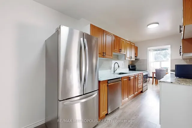 Additional image 4 of 4060 Lawrence Ave Unit 106