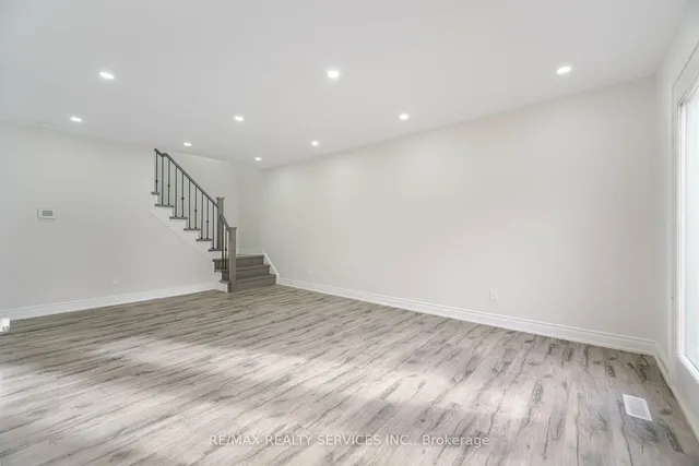 Additional image 8 of 41 Town House Cres