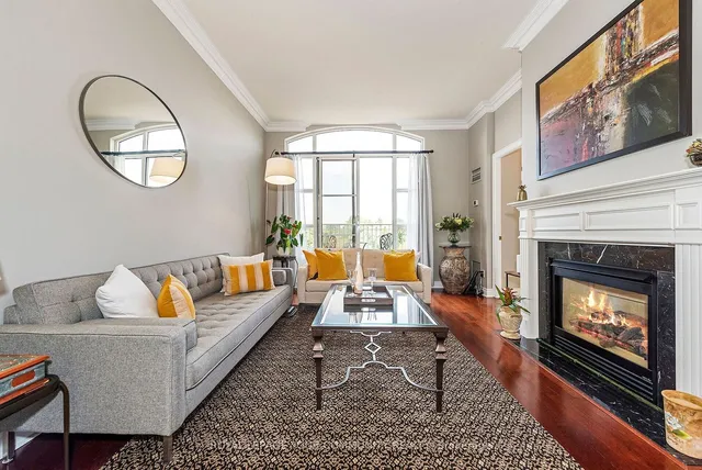 Additional image 4 of 3085 Bloor St Unit 606
