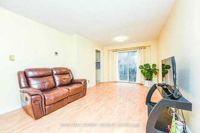 Additional image 12 of 10 Keewatin Gate