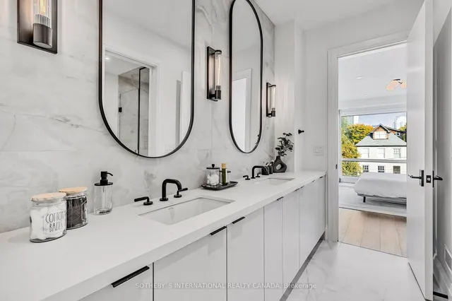 Additional image 21 of 678 Oriole Pkwy