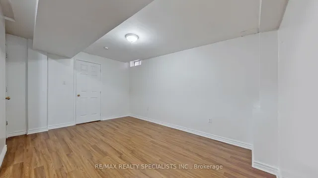 Additional image 35 of 66 Vintage Gate