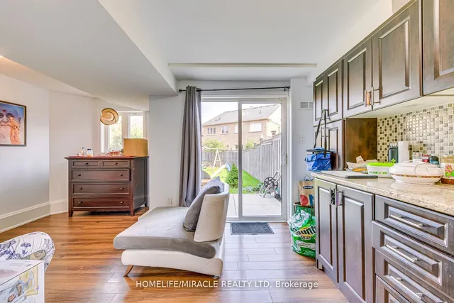 Additional image 28 of 63 Portrush Tr