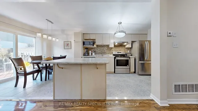 Additional image 12 of 66 Vintage Gate