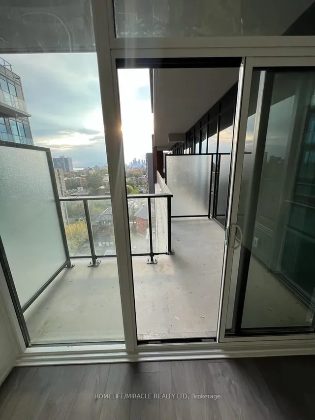 Additional image 10 of 270 Dufferin St Unit 914