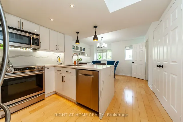 Additional image 35 of 208 Niagara St Unit 36