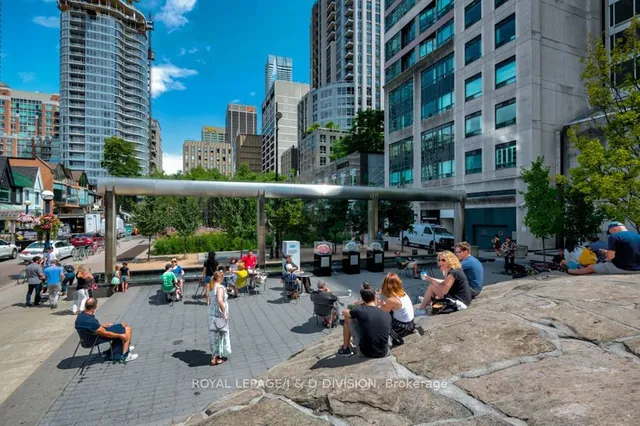 Additional image 40 of 38 Avenue Rd Unit 808