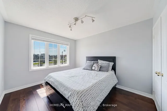 Additional image 25 of 39 Snapdragon Sq