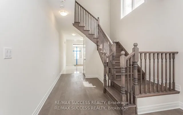 Additional image 5 of 588 Queen Mary Dr