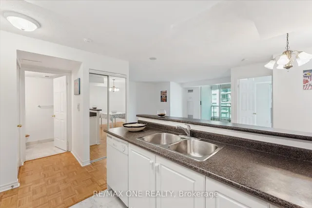 Additional image 12 of 7 Lorraine Dr Unit 909