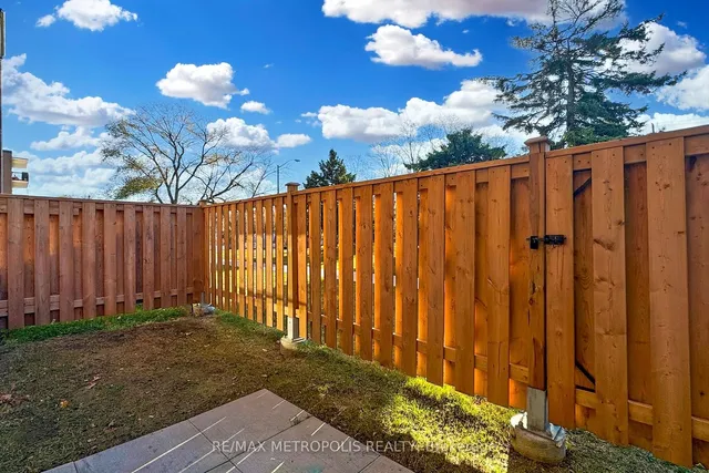 Additional image 19 of 4060 Lawrence Ave Unit 106