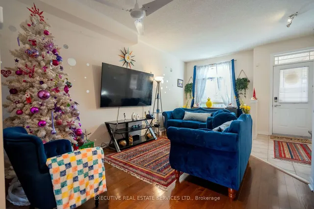 Additional image 8 of 13 Percy Gate