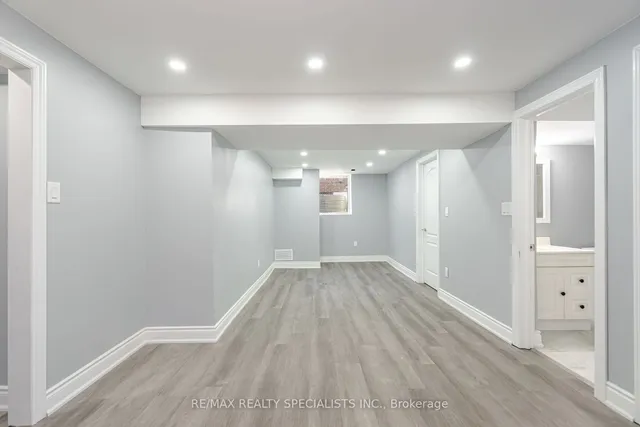 Additional image 28 of 18 Sanford Cres