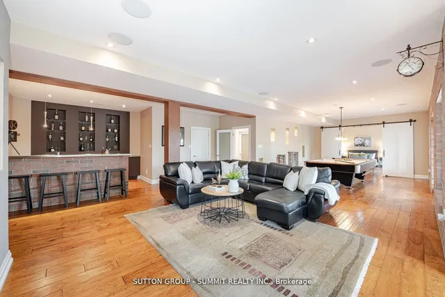 Additional image 23 of 13 Classic Dr