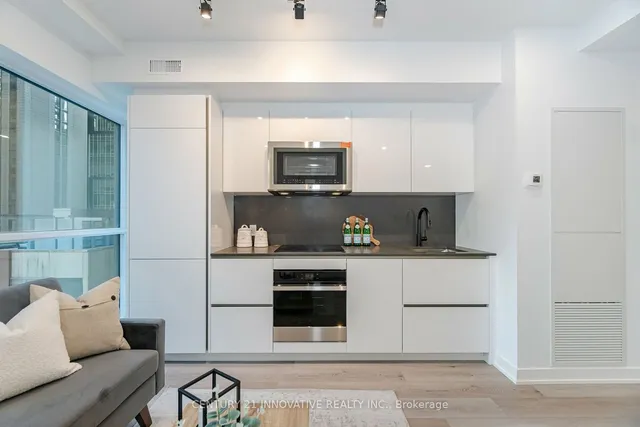 Additional image 13 of 327 King St Unit 601