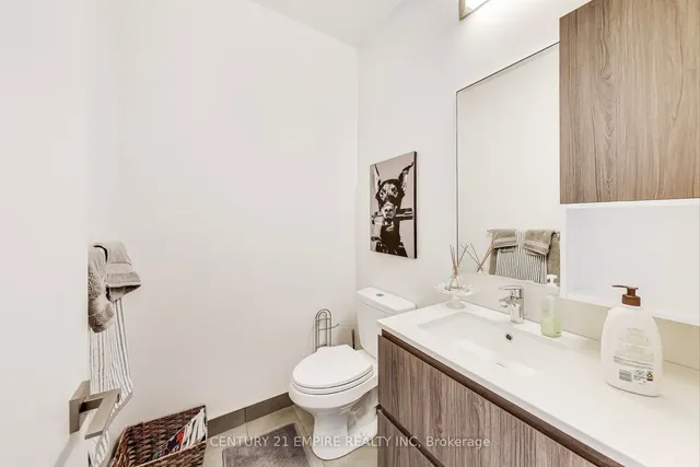 Additional image 18 of 36 Park Lawn Rd Unit 203