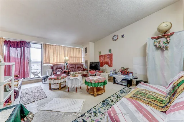 Additional image 6 of 4060 Lawrence Ave Unit 505