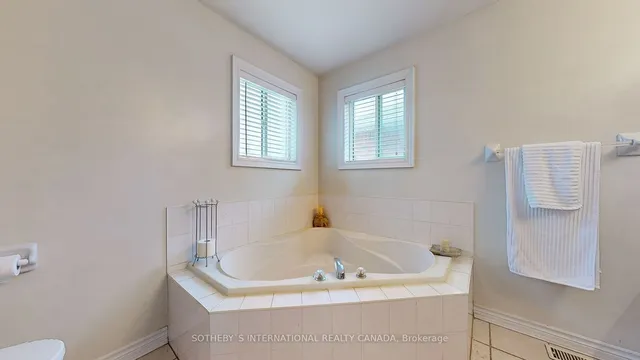 Additional image 25 of 19 Hollowgrove Blvd