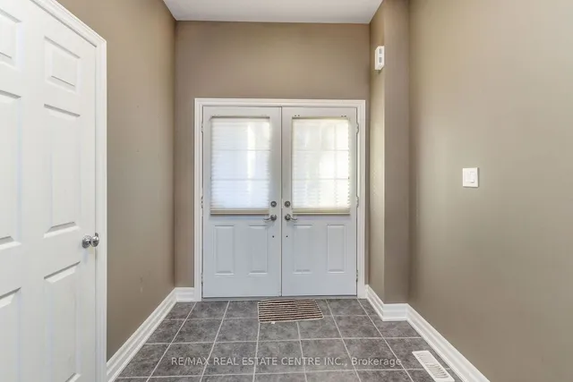 Additional image 35 of 63 Oblate Cres