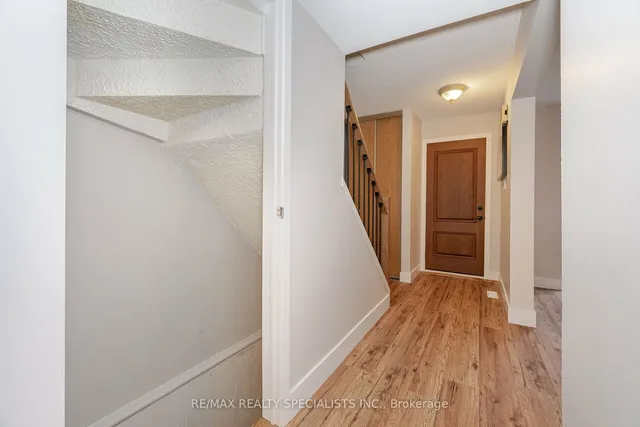 Additional image 28 of 8 Guildford Cres Unit 8