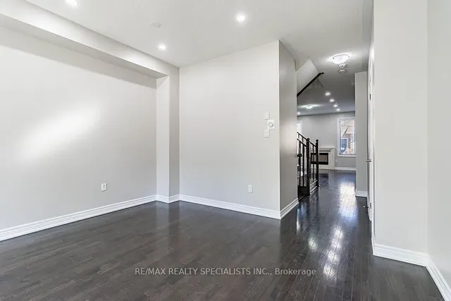 Additional image 9 of 11 SKY HARBOUR Dr