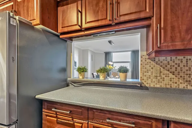 Additional image 7 of 10 Dean Park Rd Unit 610