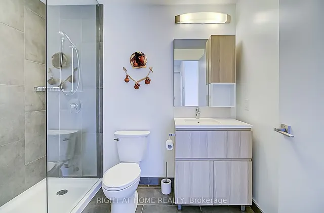 Additional image 26 of 36 Park Lawn Rd Unit 305