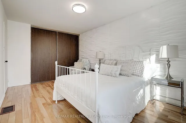 Additional image 26 of 73 Pettibone Sq