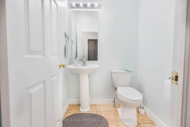 Additional image 13 of 13 Stable Gate