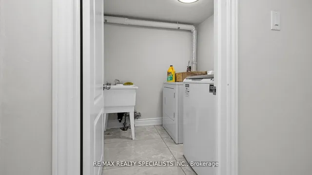 Additional image 24 of 16 Drake Blvd