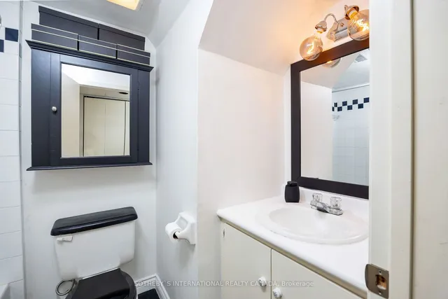 Additional image 27 of 175 Prince Edward Dr