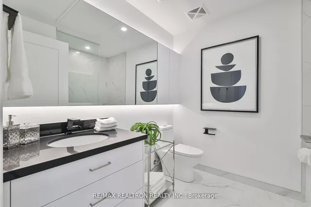 Additional image 24 of 285 Avenue Rd Unit 502