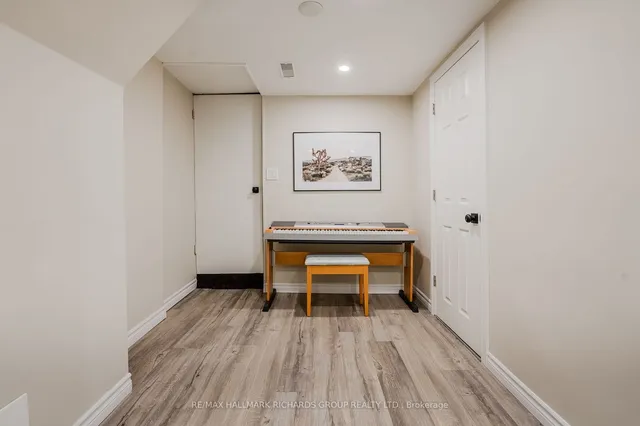 Additional image 24 of 48 Lockwood Rd