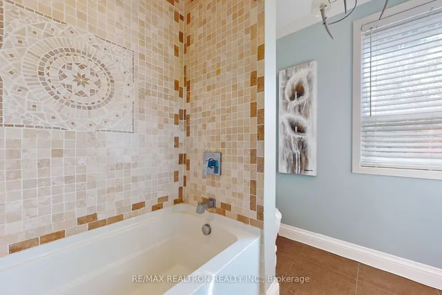 Additional image 25 of 237 Old Yonge St