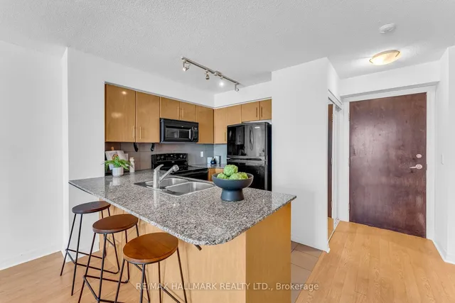 Additional image 12 of 16 Yonge St Unit 1908