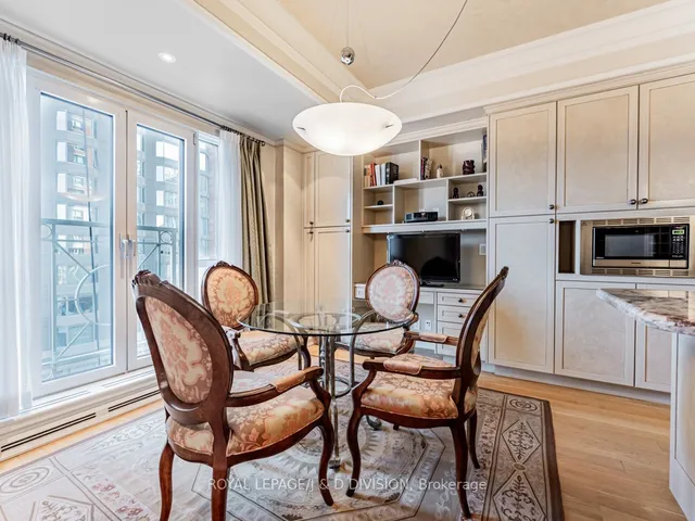 Additional image 15 of 38 Avenue Rd Unit 808