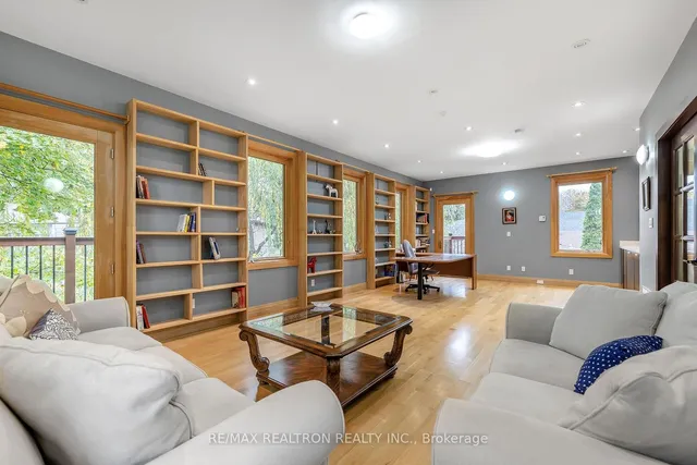 Additional image 22 of 98 Burbank Dr