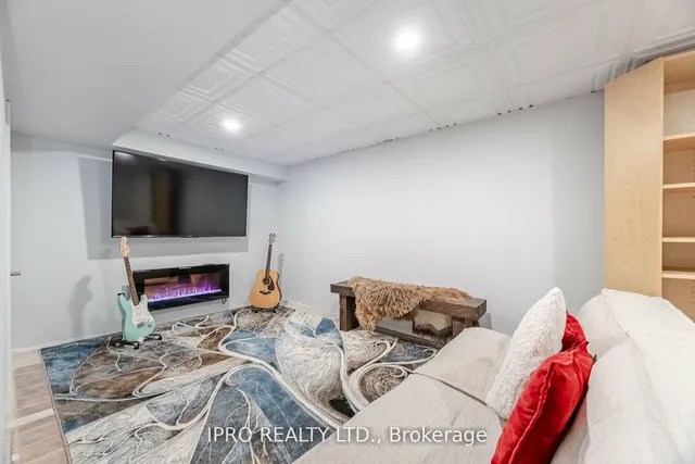 Additional image 28 of 39 Lakecrest Tr