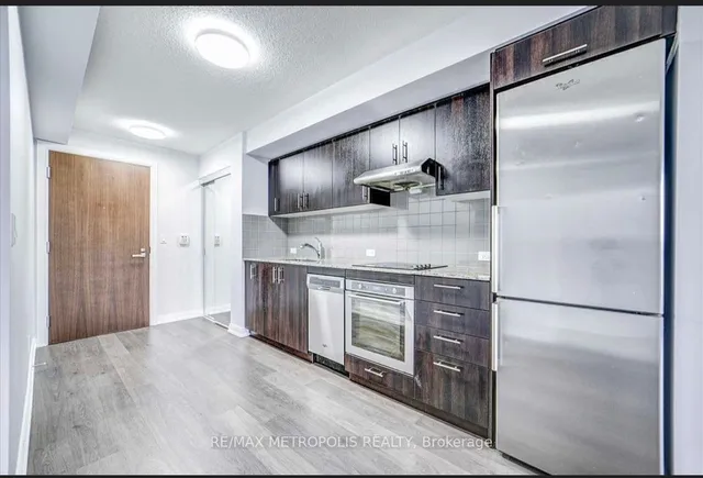 Additional image 6 of 255 Village Green Sq Unit 507