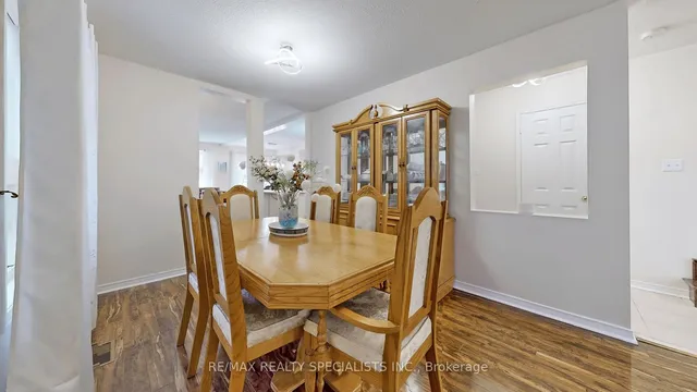 Additional image 10 of 66 Vintage Gate