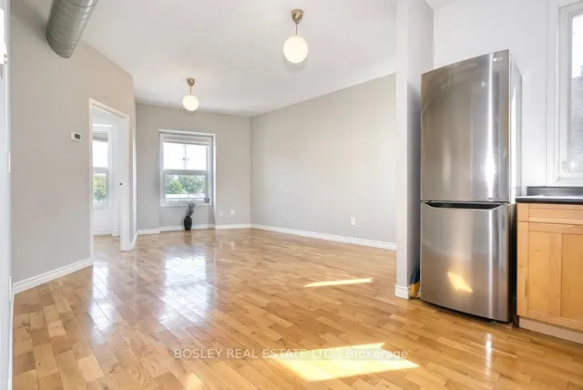 Additional image 3 of 2909 Dundas St