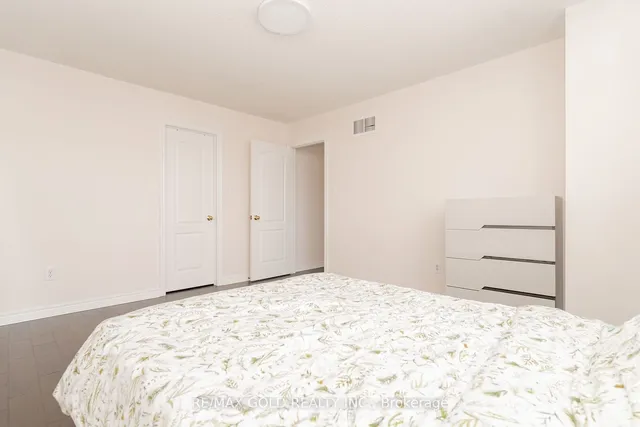 Additional image 30 of 41 Kalahari Rd