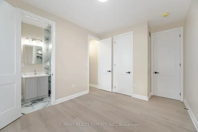 Additional image 26 of 9 Keewatin Gate