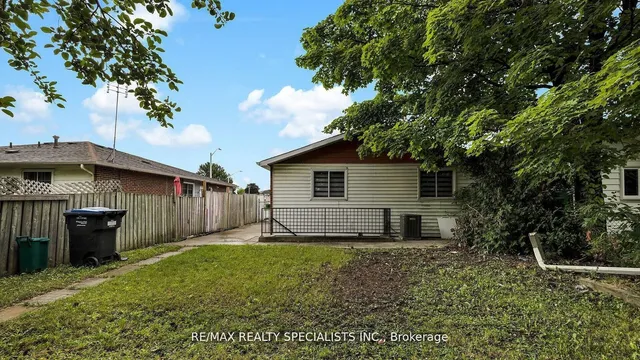 Additional image 40 of 16 Drake Blvd