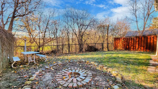 Additional image 39 of 105 Fairglen Ave